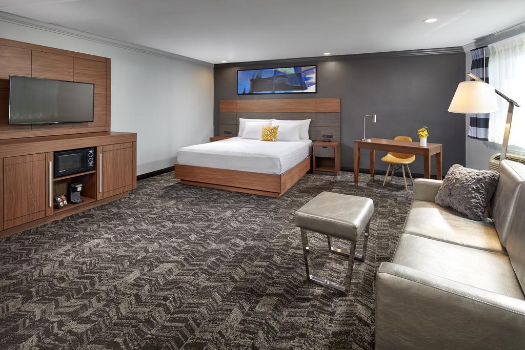 Studio Inn & Suites At Promenade Downey Exterior foto