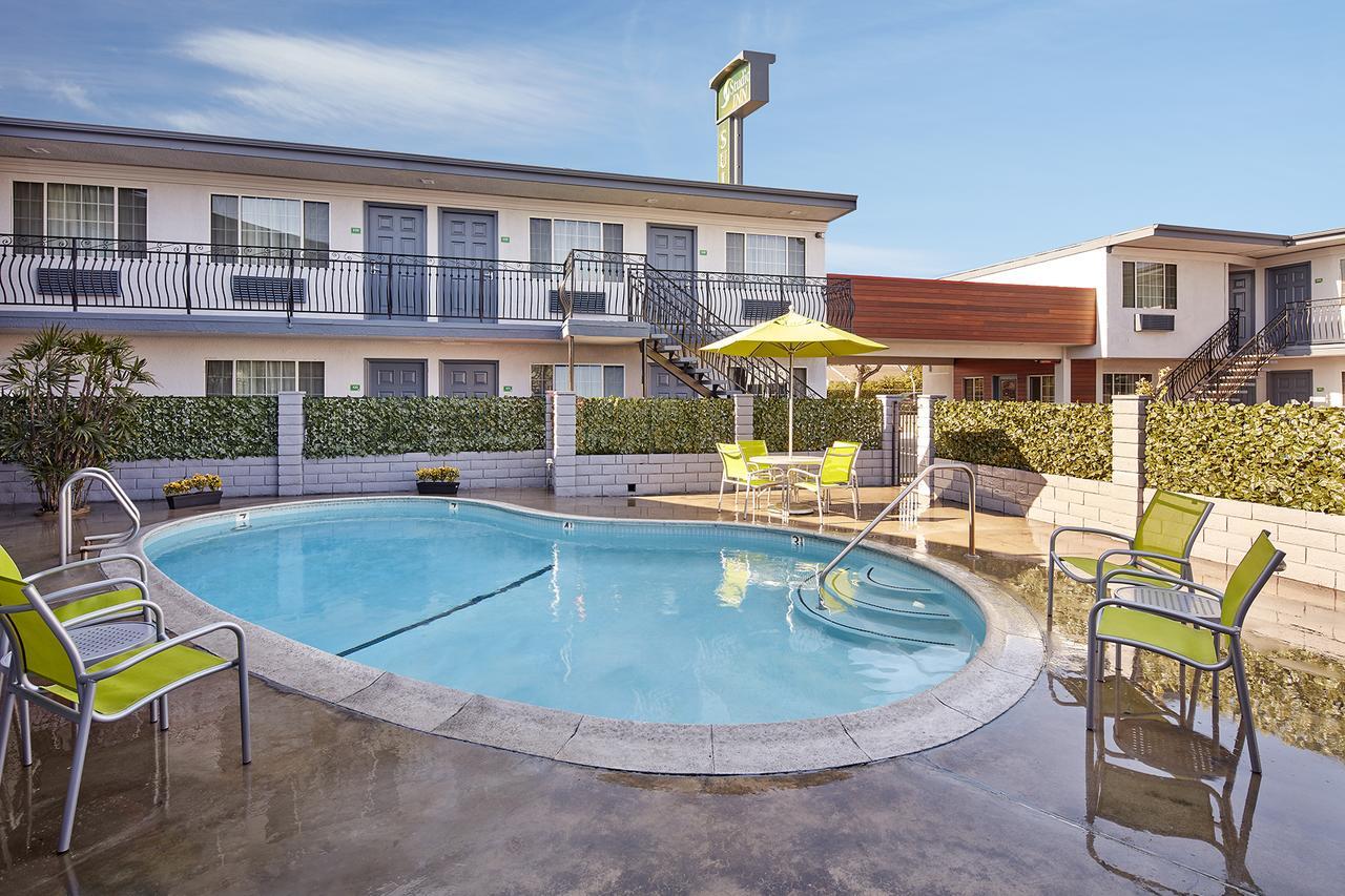 Studio Inn & Suites At Promenade Downey Exterior foto