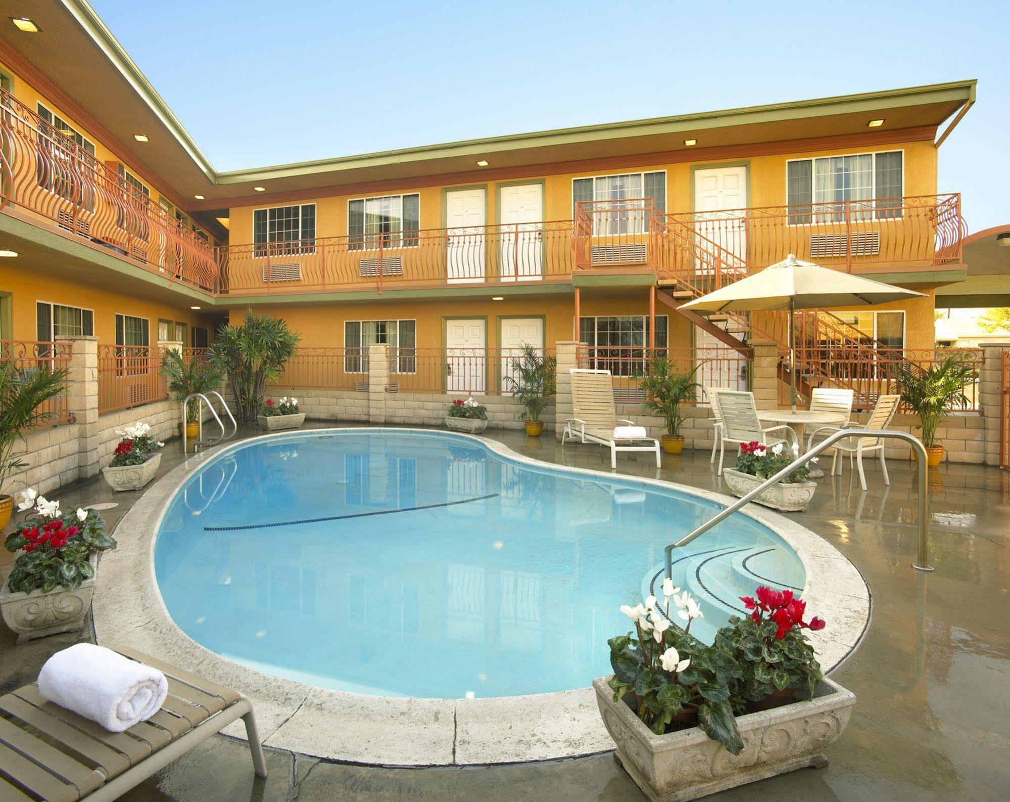 Studio Inn & Suites At Promenade Downey Exterior foto